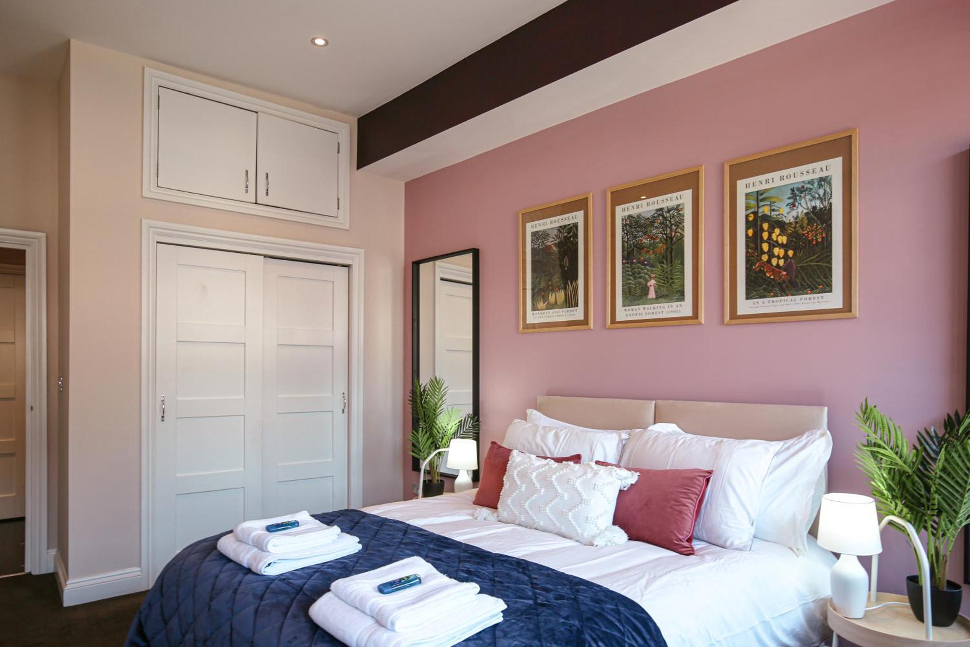 Queens Retreat Bn1, Next To Train Station And ,6guests Apartamento