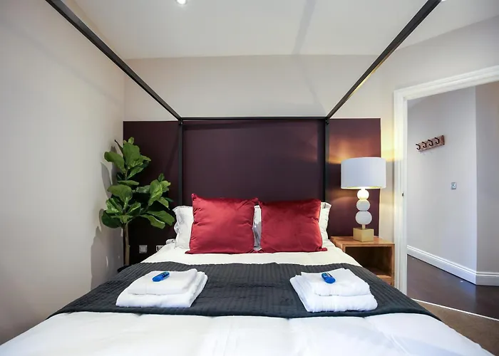 Brighton Queens Retreat Bn1, Next To Train Station And Beach ,6Guests