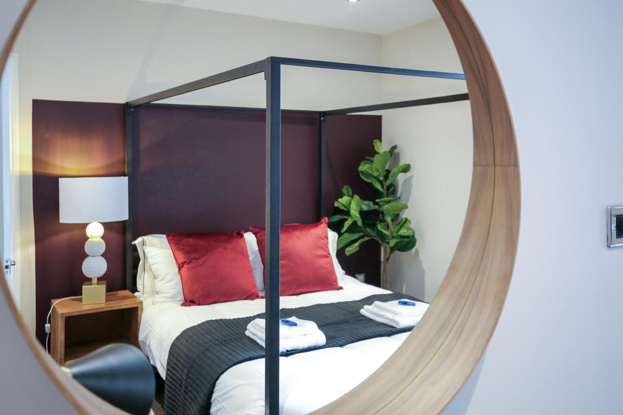 Queens Retreat Bn1, Next To Train Station And ,6guests Apartment
