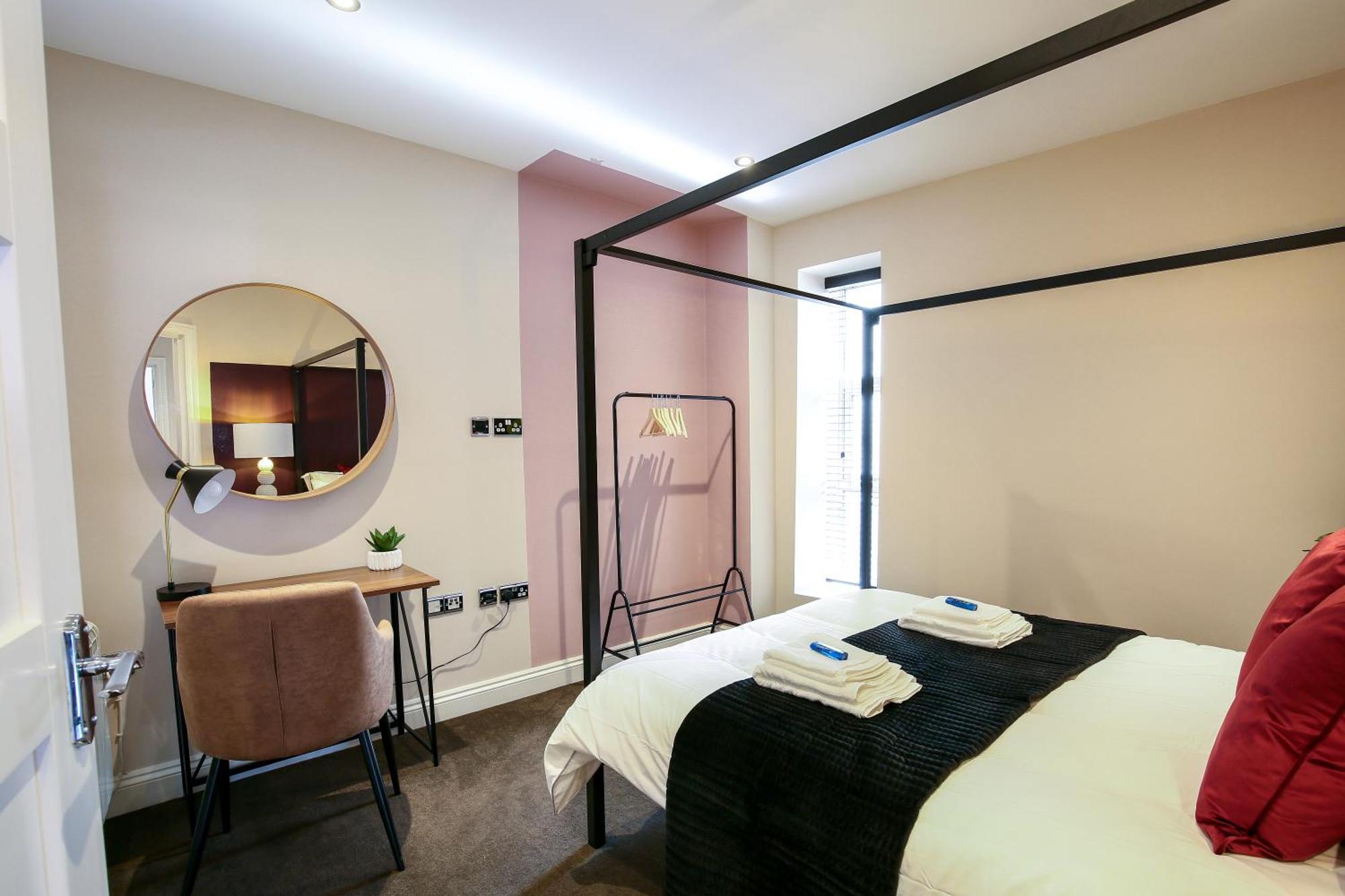Apartment Queens Retreat Bn1, Next To Train Station And ,6guests *
