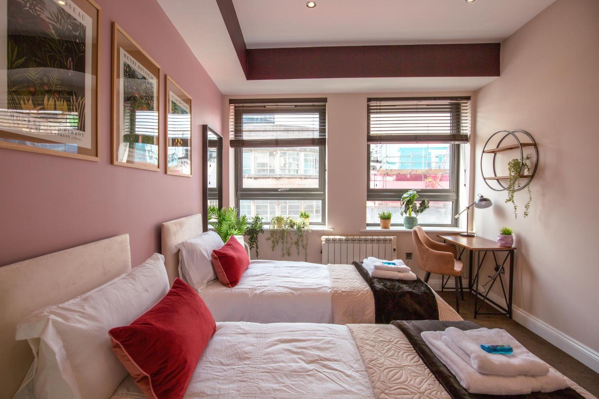 Appartement Queens Retreat Bn1, Next To Train Station And ,6guests *