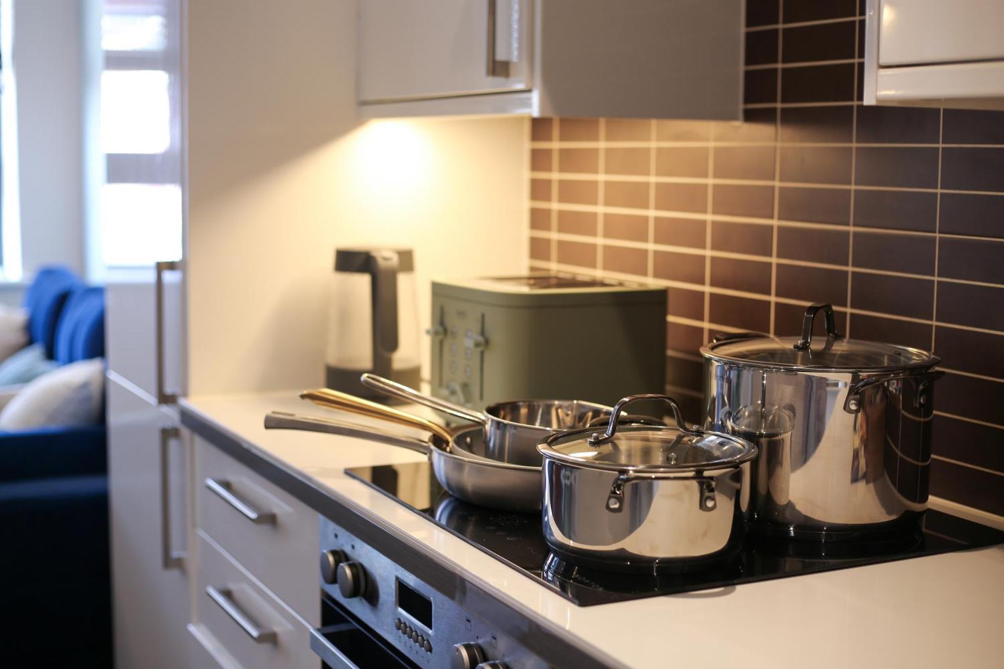 Queens Retreat Bn1, Next To Train Station And ,6guests Apartment *