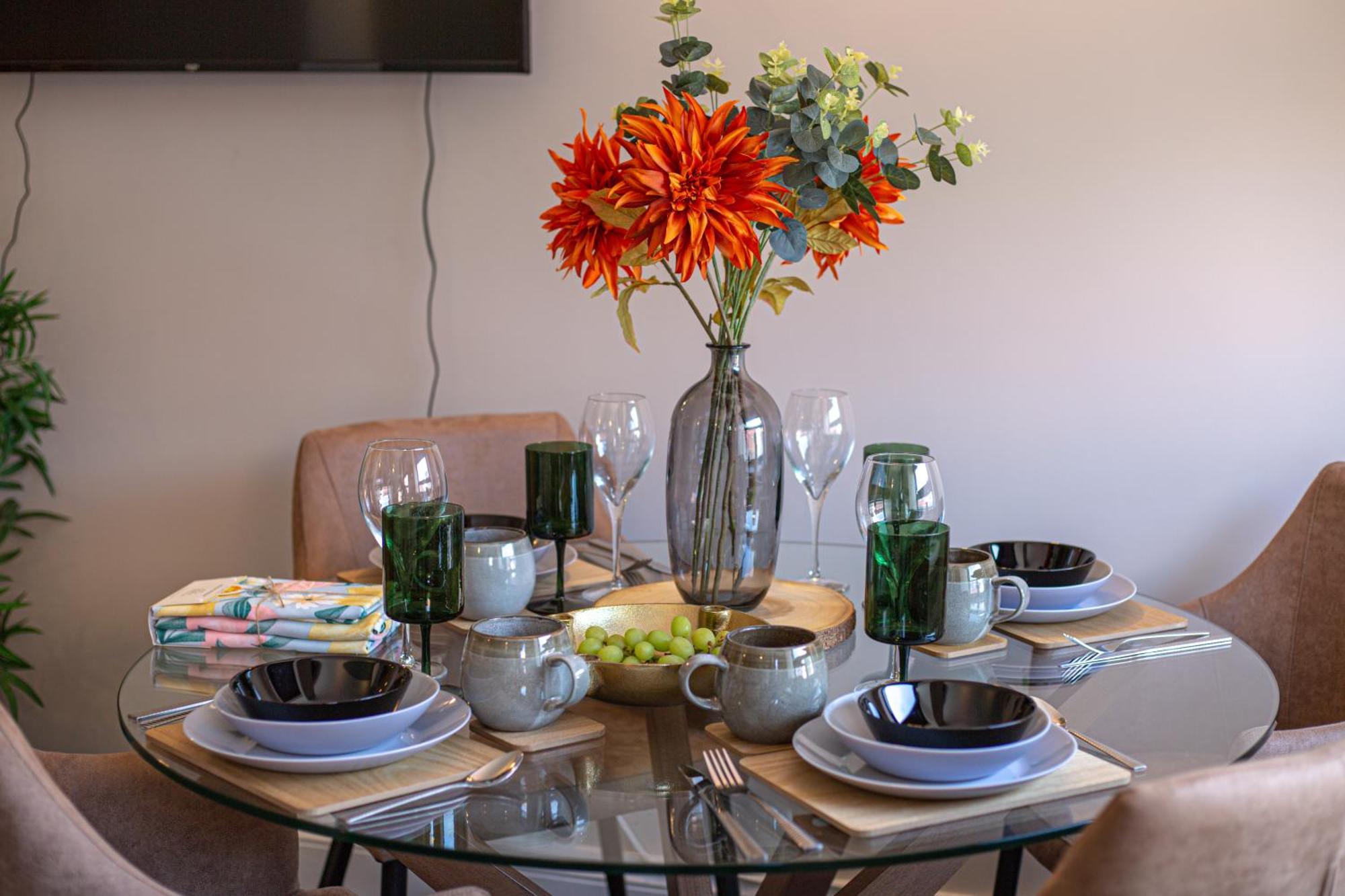 Queens Retreat Bn1, Next To Train Station And ,6guests *